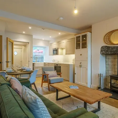 Wansfell Nook - Log Burner, Garden & Parking *