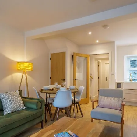 Wansfell Nook - Log Burner, Garden & Parking * Эмблсайд