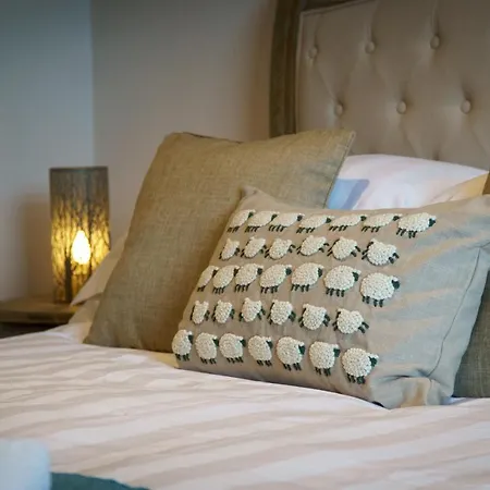 Wansfell Nook - Log Burner, Garden & Parking * Эмблсайд